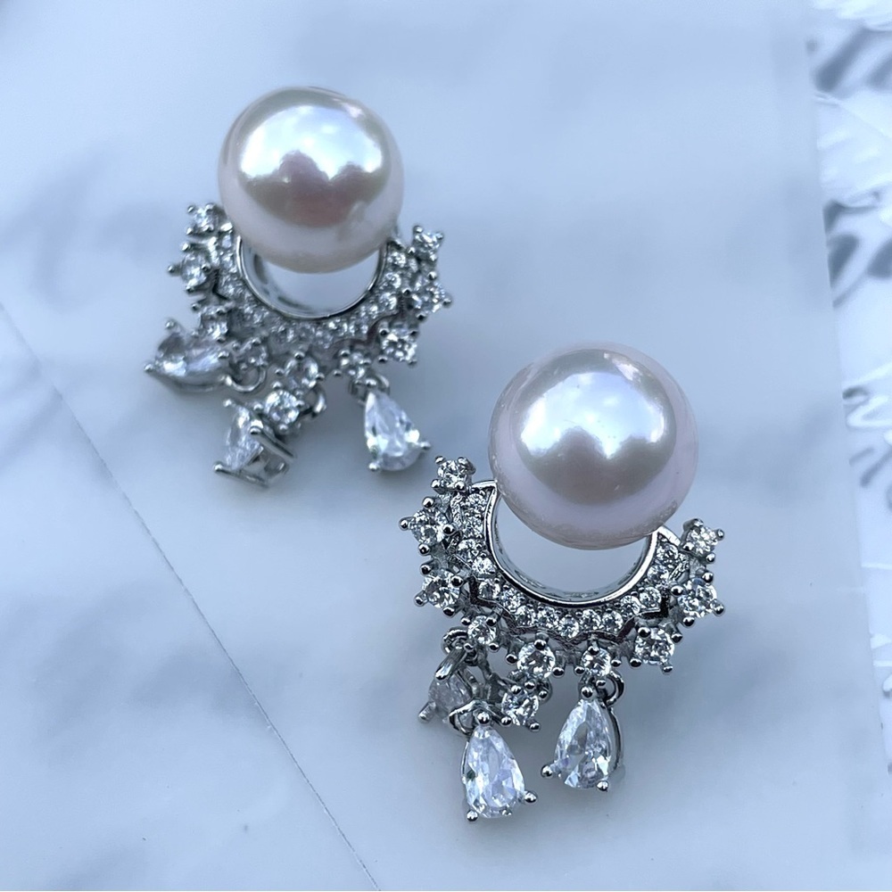 Lustrous Fresh‎ Water Pearl and Crystal Silver Earrings